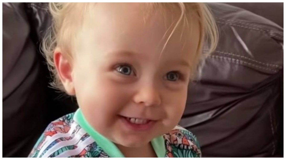 Garotinha De 2 Anos Da Show Ao Falar Palavras Pra La De Dificeis Garotinha De 2 Anos Da Show Ao Falar Palavras Pra La De Dificeis