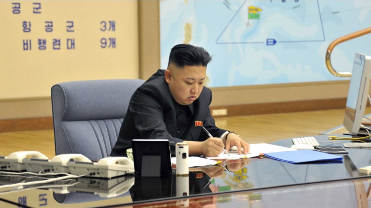 Kim Jong-un proíbe piercing corte de cabelo