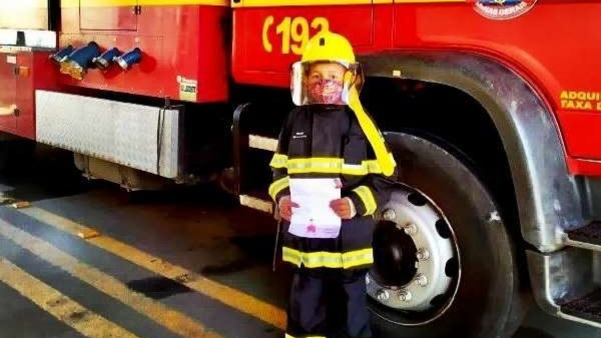 criança bombeiros