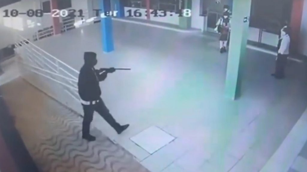 jovem invade escola caete