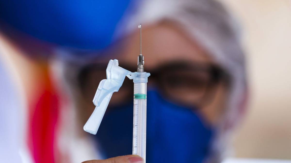 vacina seringa agulha (1)