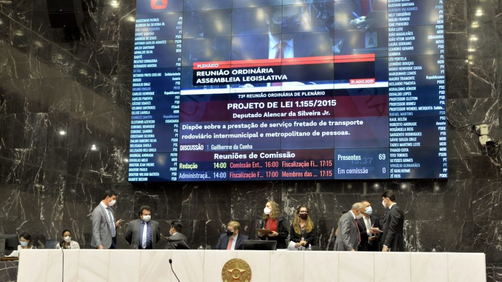 Deputados aprovam projeto
