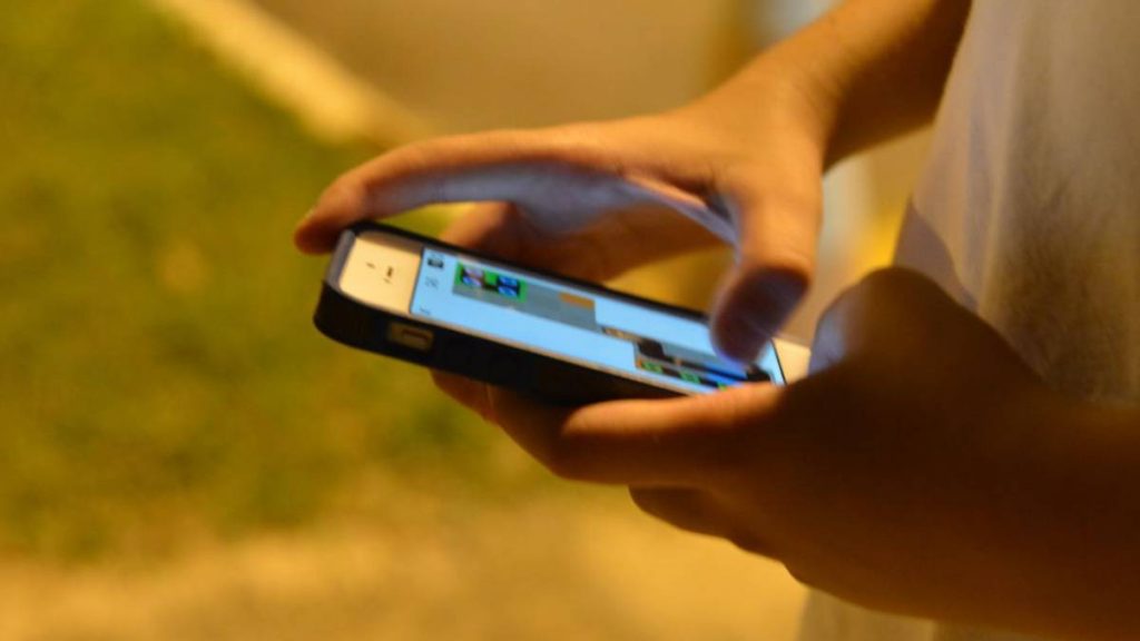 criança celular