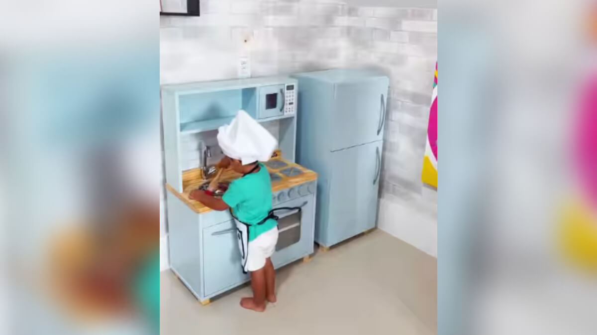 lucas-brincando-cozinha