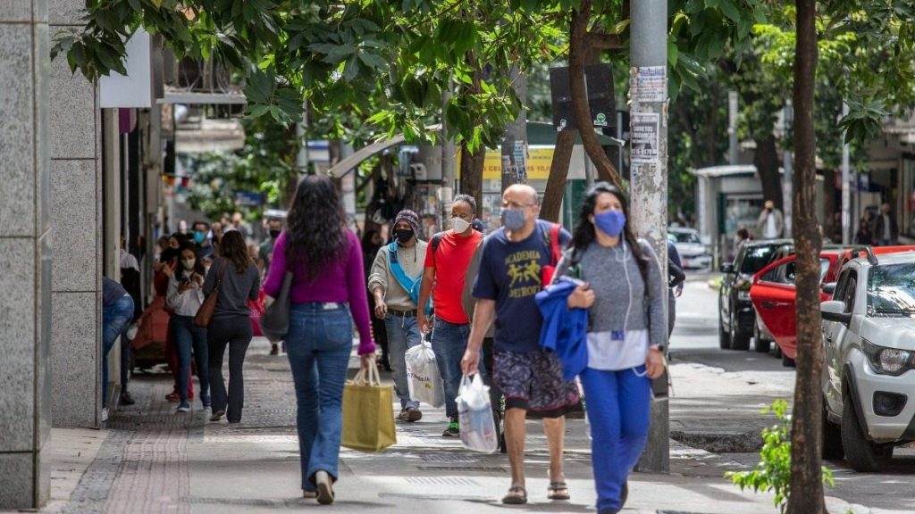 pessoas na rua