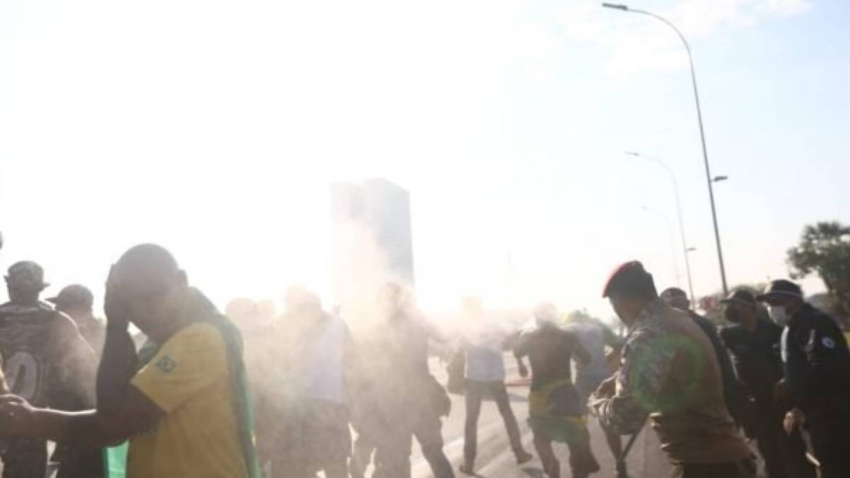 pm spray pimenta esplanada brasilia