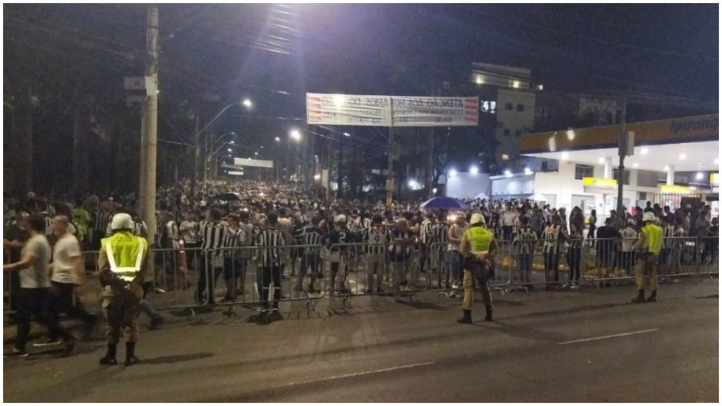 torcedores galo mineirão