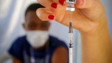 vacina seringa ampola vacinado