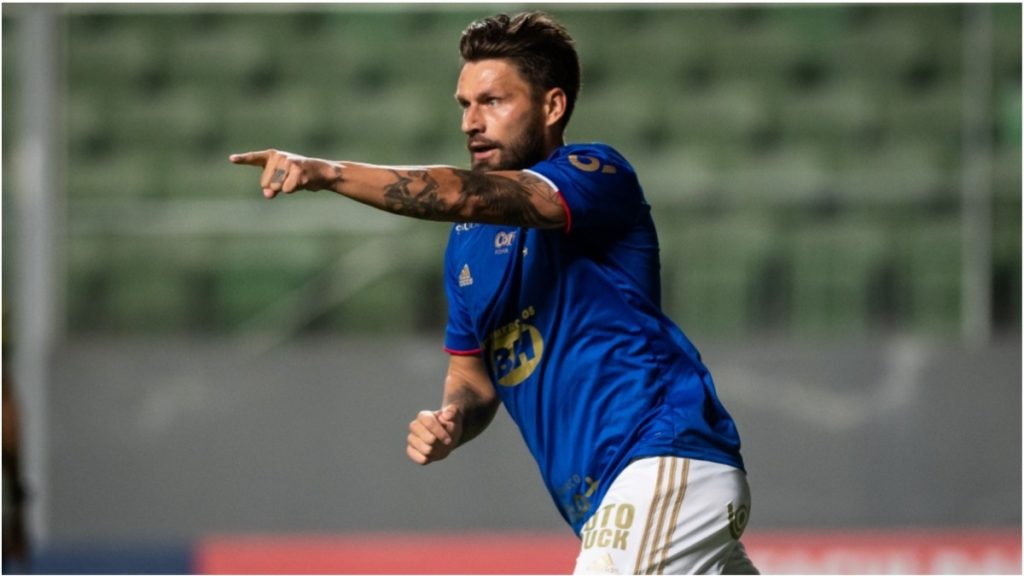 Rafael Sobis comemora um gol pelo Cruzeiro