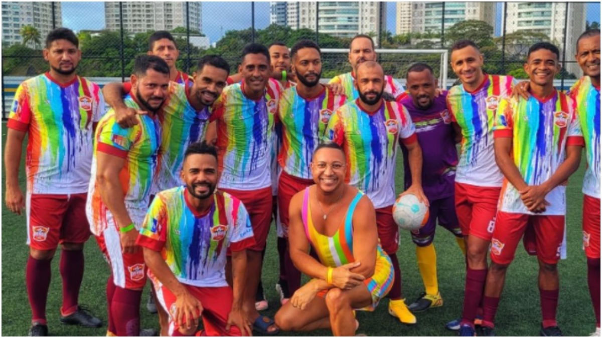 membros do dendê futebol clube, time gay