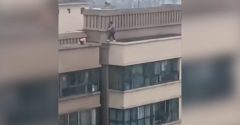 meninos-pulando-edifícios
