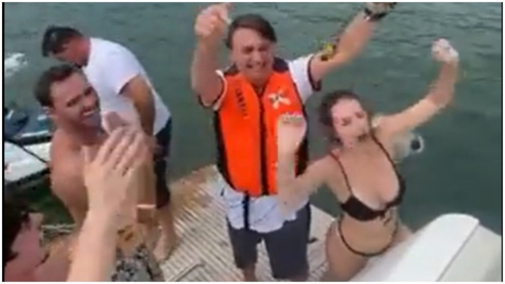 Bolsonaro dança funk proibidão