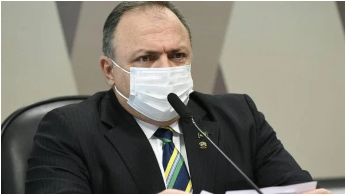 Eduardo Pazuello sofre acidente de moto no Rio