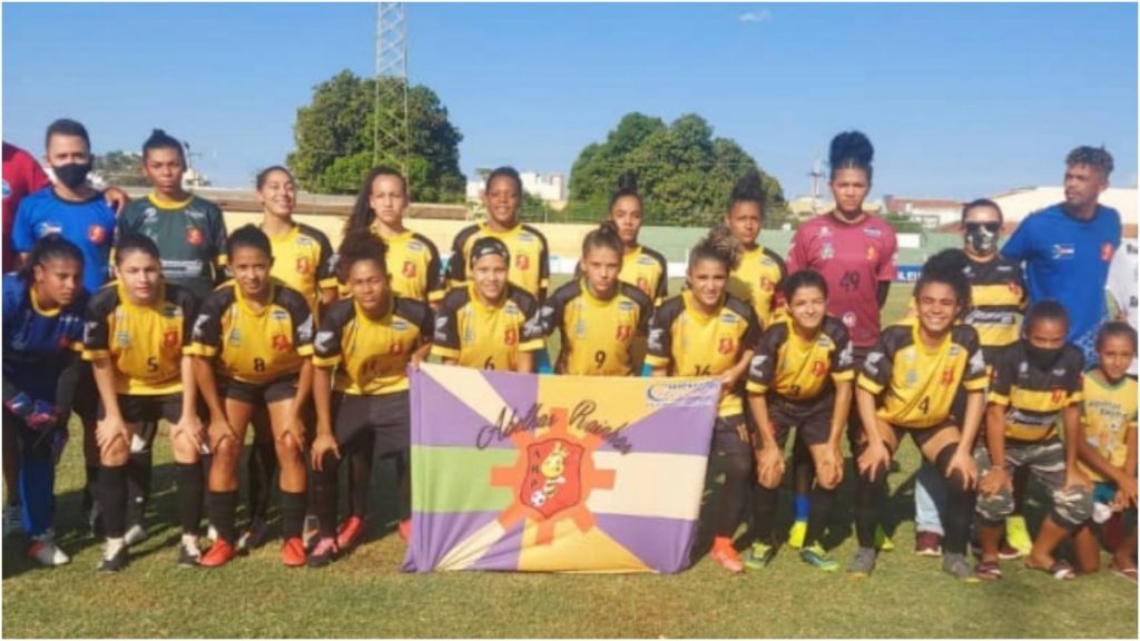 time feminino abelhas rainhas