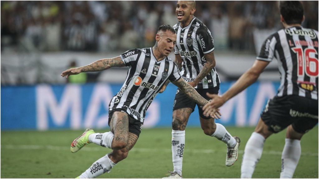 galo e furacão