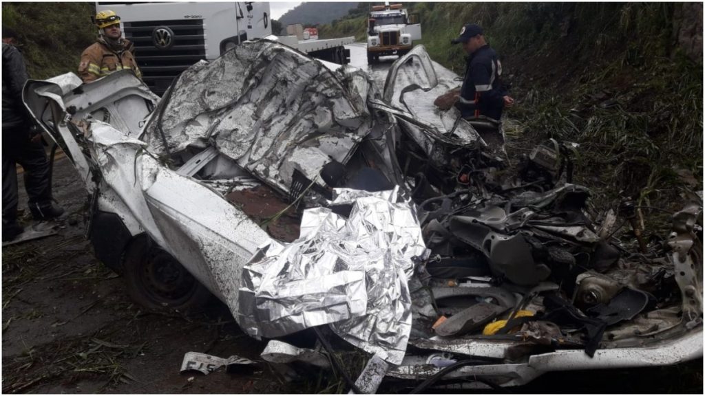 carro esmagado
