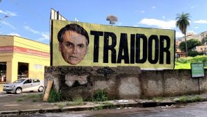 Outdoors com críticas a Bolsonaro são instalados em avenidas de BH