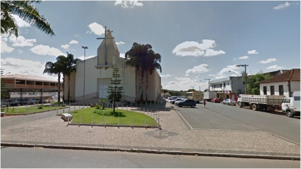 assalto paroquia