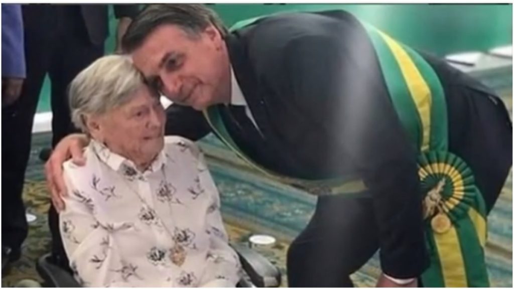 Morre mãe de Bolsonaro