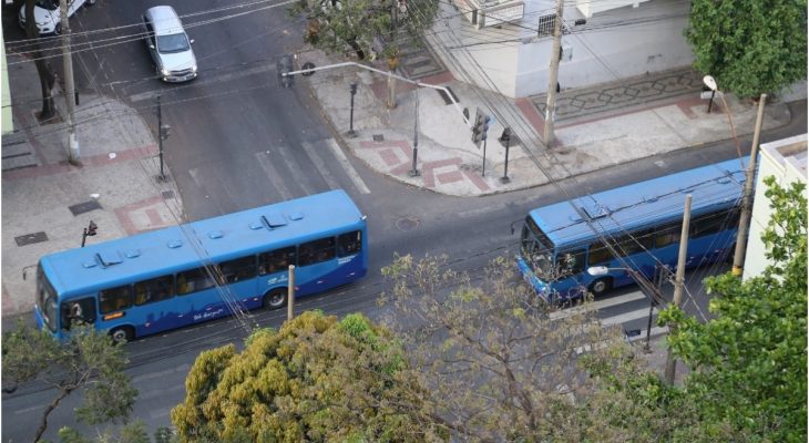 ônibus azul rua bh