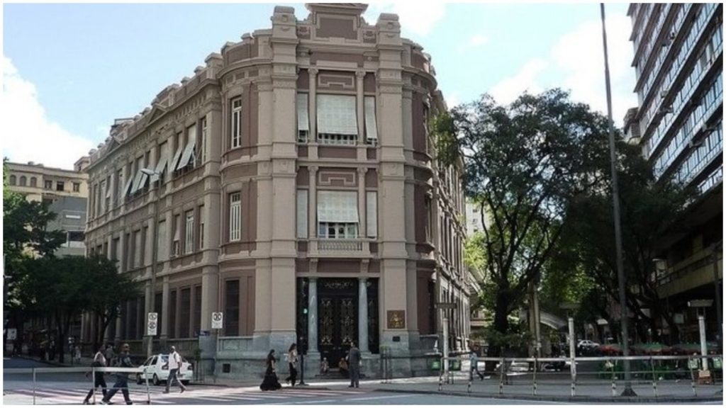 UAI suspende funcionamento
