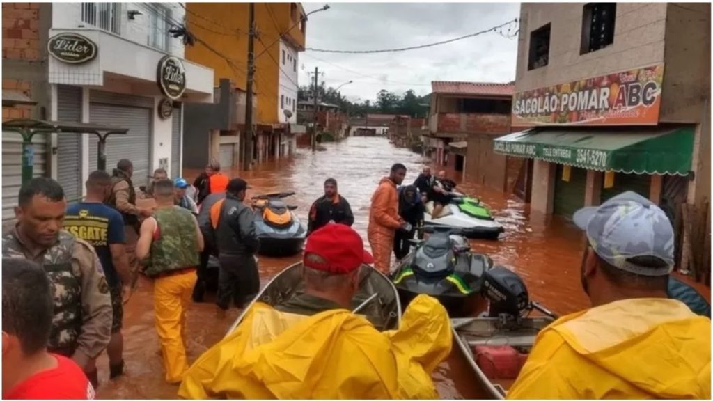 14 bombeiros chegarão a Petrópolis para prestar auxílio nas buscas