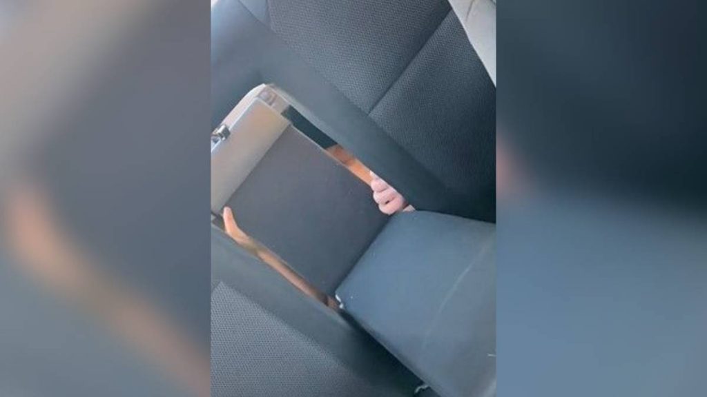 Homem no porta-malas