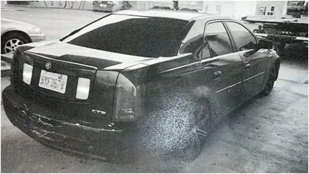 mulher é abandonada em carro