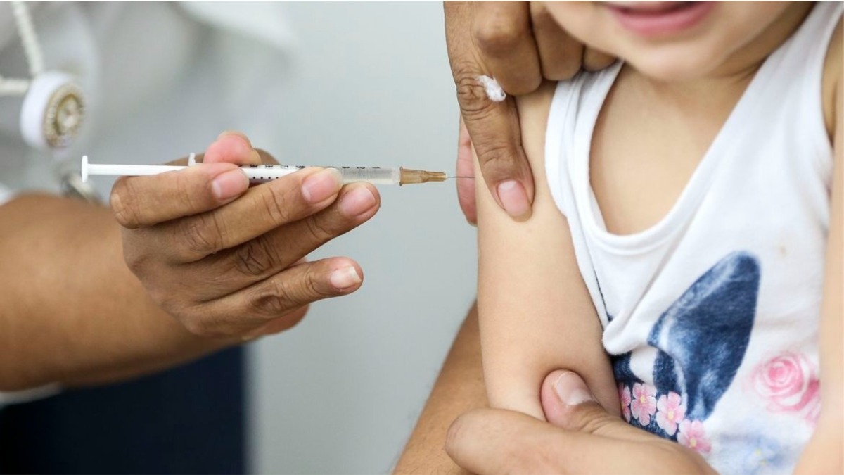 criança-vacinando