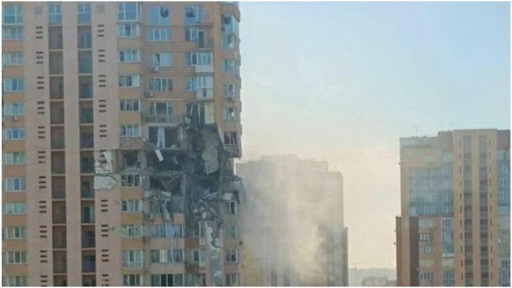 míssil atinge prédio residencial