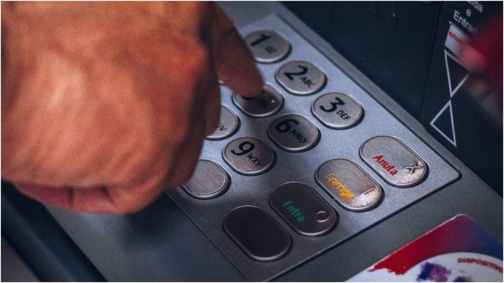 Idosa foi sequestrada e obrigada a realizar saques e empréstimos