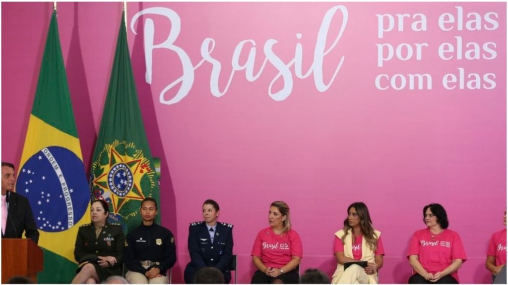Decreto prevê distribuição de absorventes