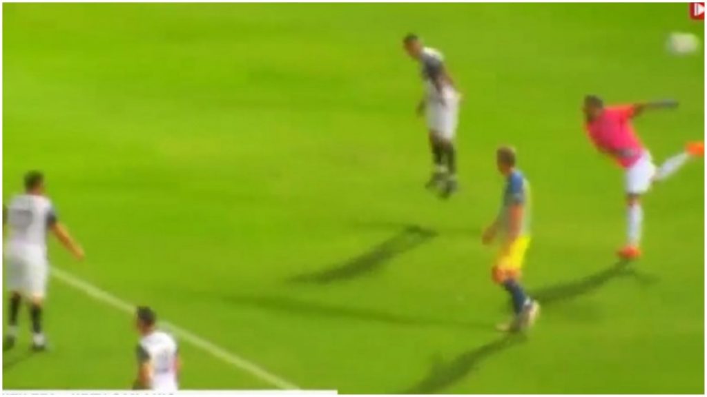 goleiro lance bizarro