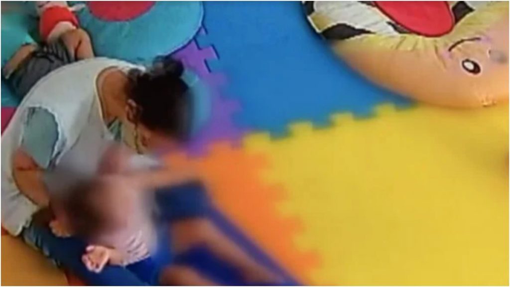 bebê é agredida por professora