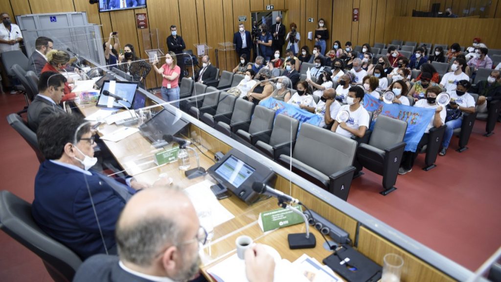 Comissão debate veto de Zema