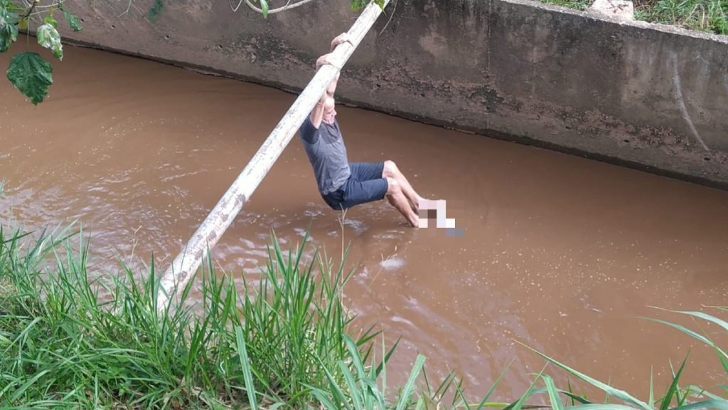 Recém-nascido em córrego