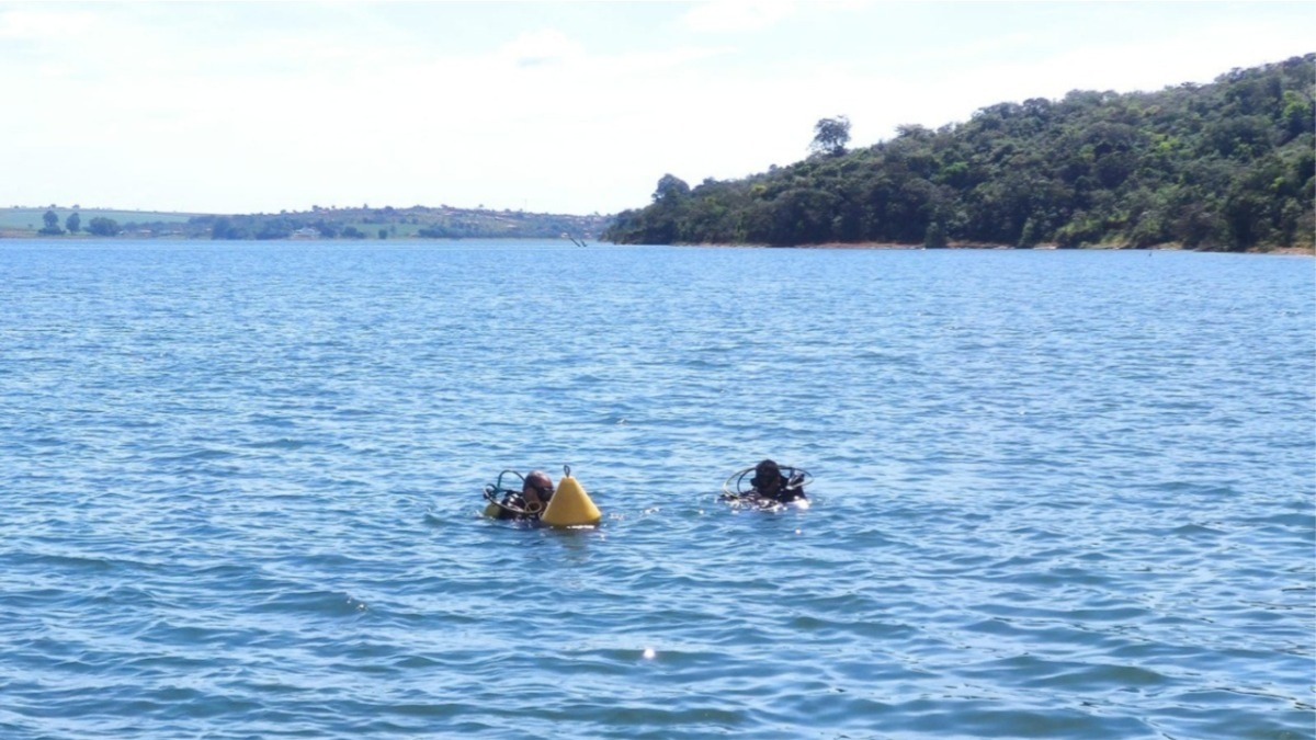 mergulhadores-lago-furnas