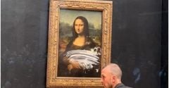 Mona Lisa ficou suja de bolo após ataque