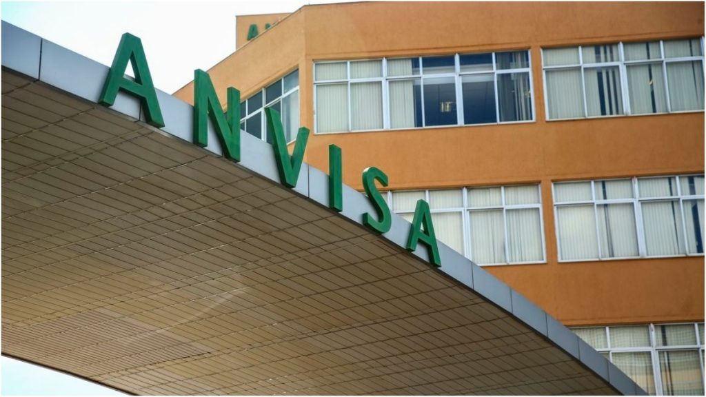 Anvisa recomenda volta do uso de máscaras e distanciamento social