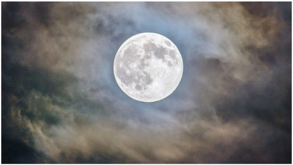 Superlua já é visível no céu desde a madrugada de hoje