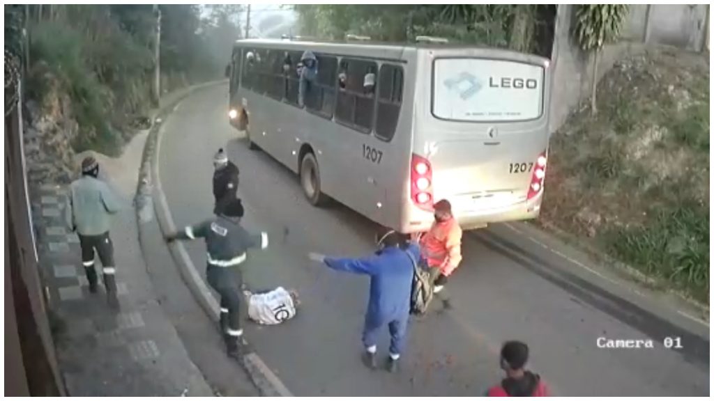 homem é espancado após tentar assaltar mulher