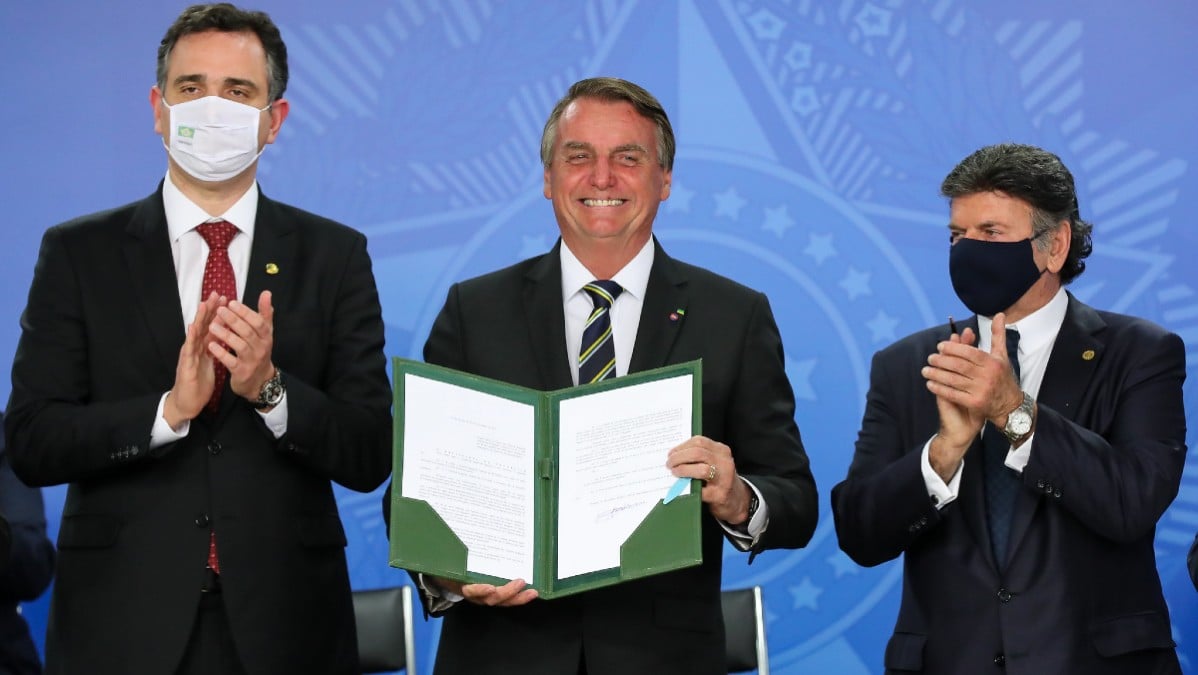 Bolsonaro sanciona criação do TRF-6