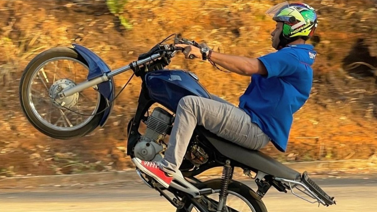 As melhores fotos de motos e bikes 'no grau' da internet brasileira - Fotos  - R7 Hora 7