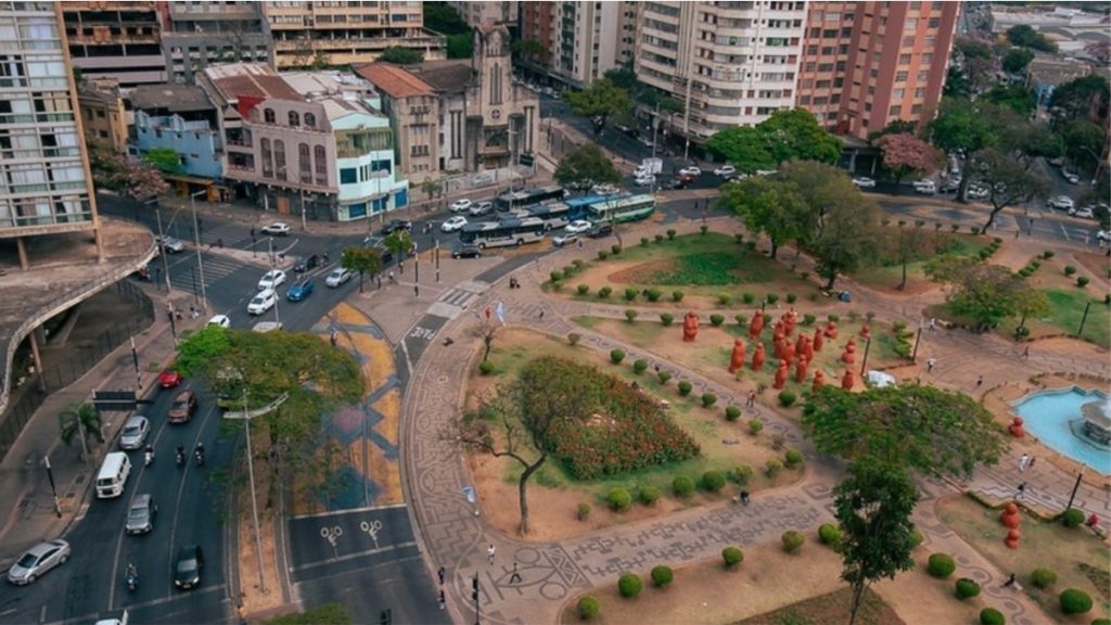 instalação artística praça raul soares