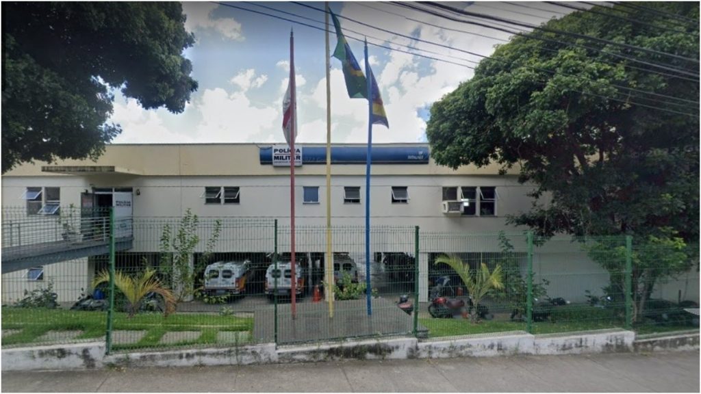 mulher acorrentada