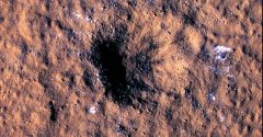 Cratera provocada por meteorito em Marte
