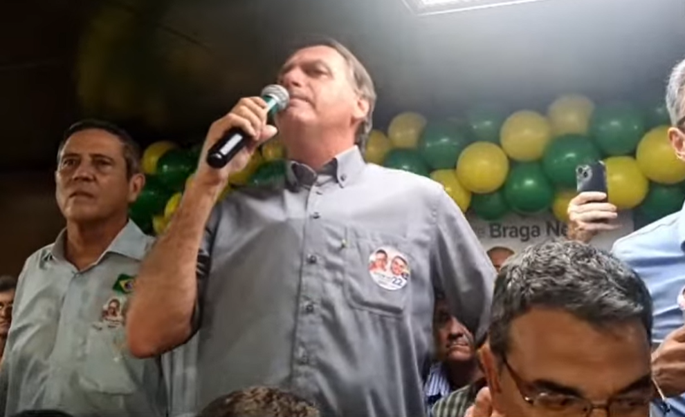 Bolsonaro ao lado de Braga Netto