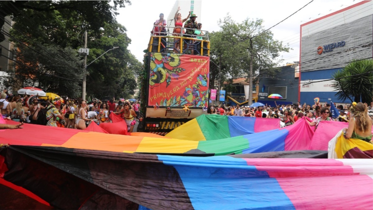 desfile bloco abalô-caxi carnaval de bh