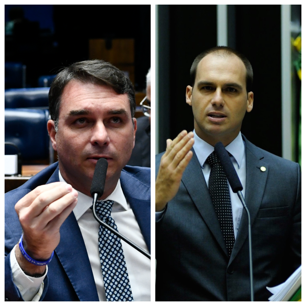 Flávio e Eduardo Bolsonaro lado a lado em montagem. Os dois vestem terno e gravata