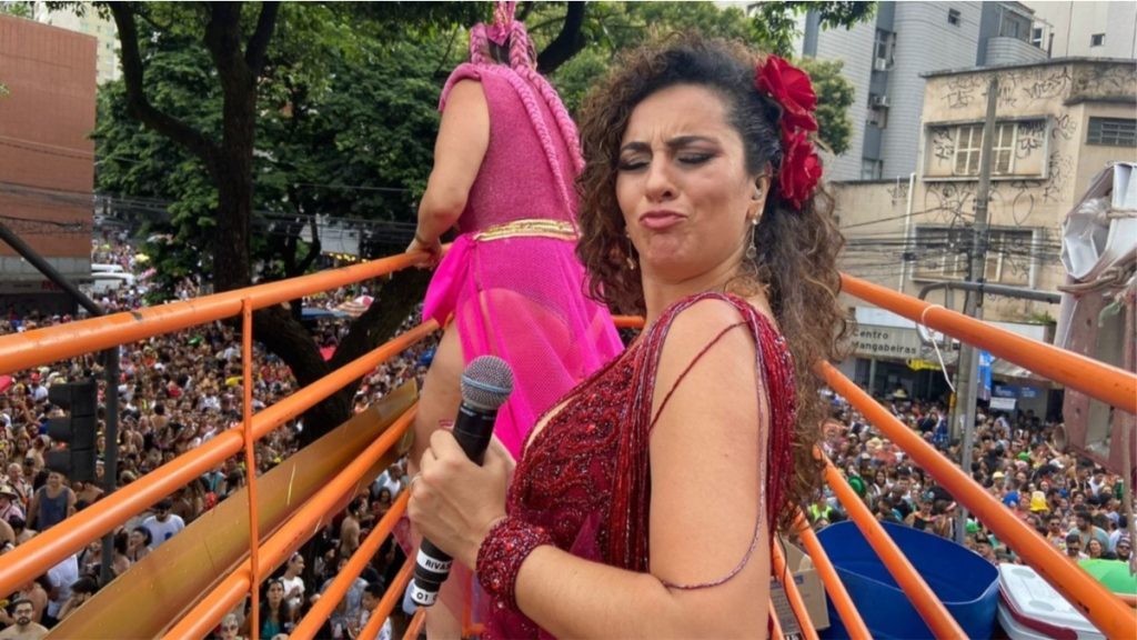 aline calixto no bloco da calixto